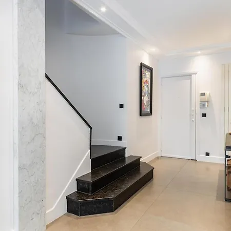 Διαμέρισμα Luxurious Duplex, Spacious, Garden, Parking *